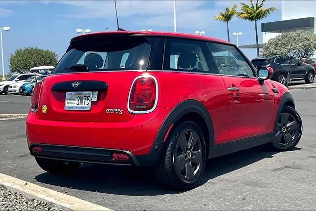 Used 2024 MINI Hardtop 2 Door SE with VIN WMW13DJ00R2V19159 for sale in Kailua-Kona, HI