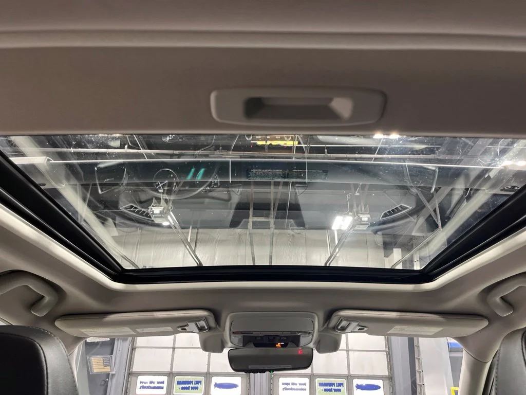 Used 2020 Crystal White Pearl Subaru Limited image 31