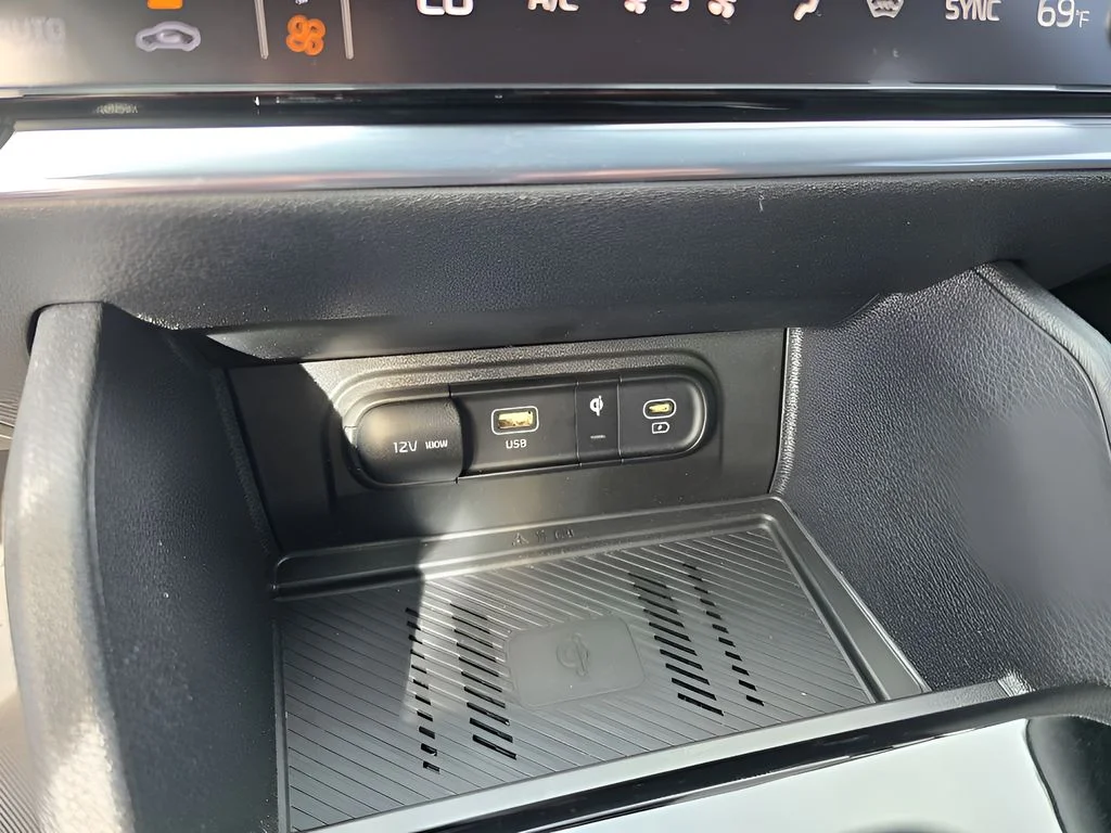 Used 2023 Dawning Red Kia X-Pro Prestige image 21
