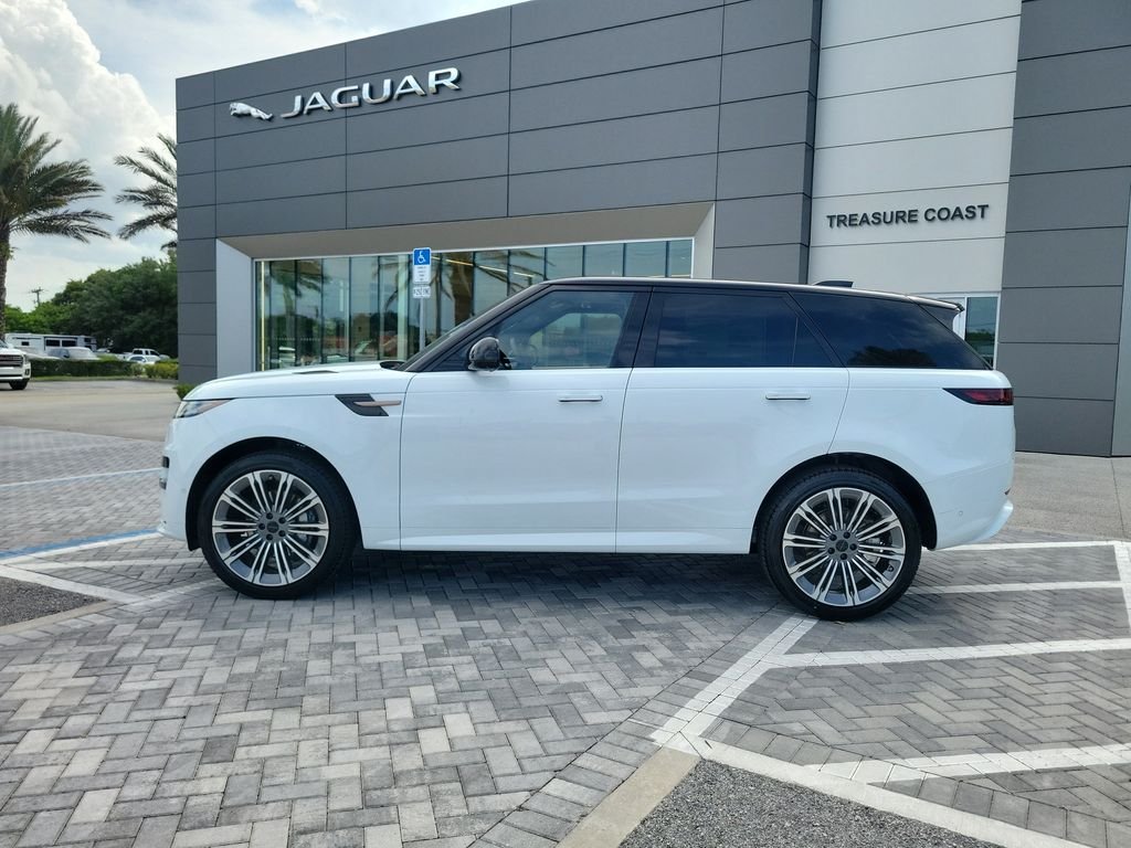 New 2026 Fuji White Land Rover Dynamic SE image 2