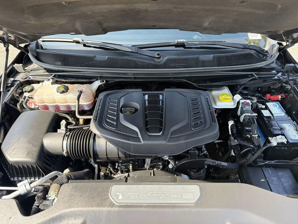 Used 2024 Gray Jeep Base image 18