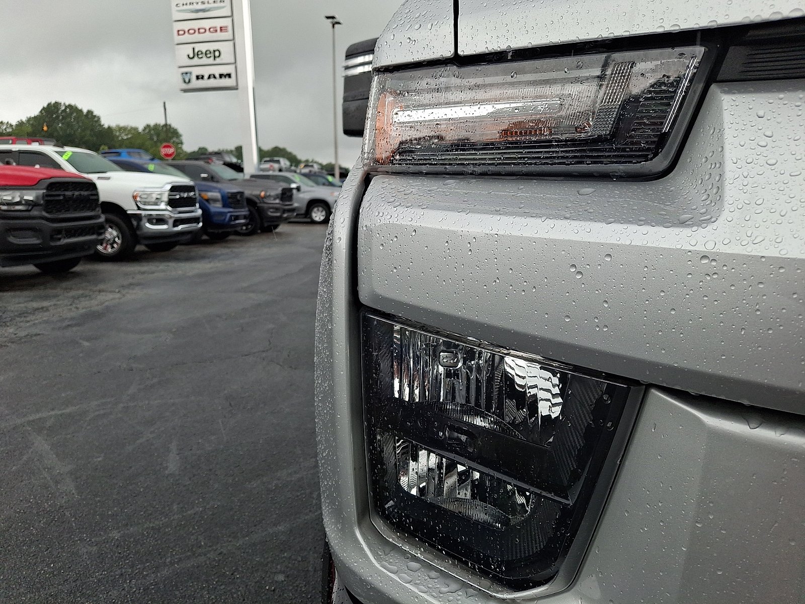 Used 2020 Silver Ice Metallic - GAN Chevrolet 4WD Crew Cab Standard Bed Custom image 9