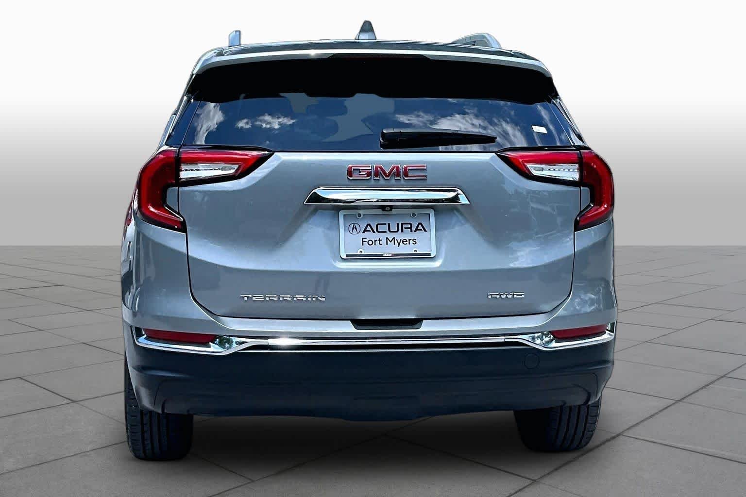 Used 2024 Sterling Metallic GMC SLT image 5