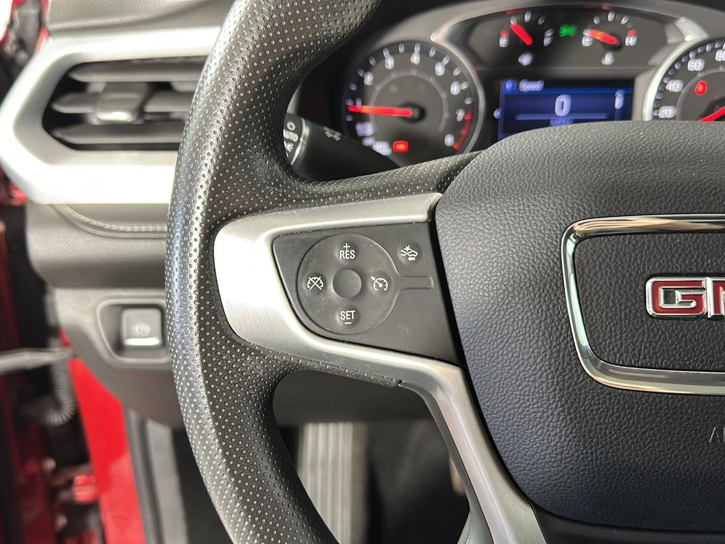 Used 2021 Cayenne Red Tintcoat GMC SLE image 18