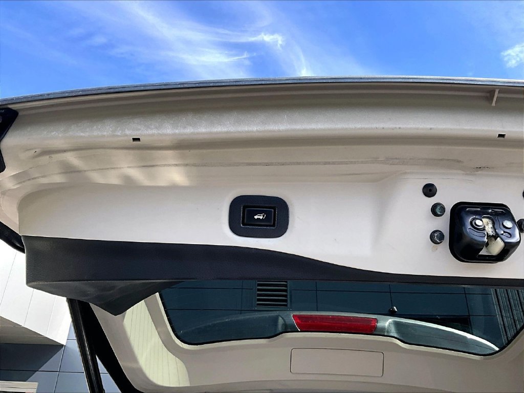 Used 2020 Gray Nissan SL image 26