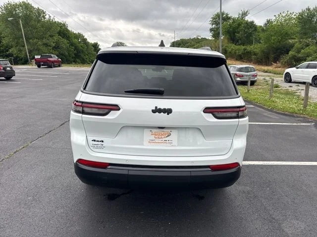 New 2026 Bright White Clear-Coat Exterior Paint Jeep Altitude image 6