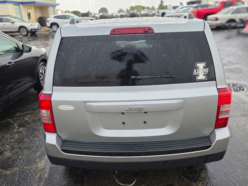 Used 2015 Billet Silver Metallic Clearcoat Jeep Sport image 3
