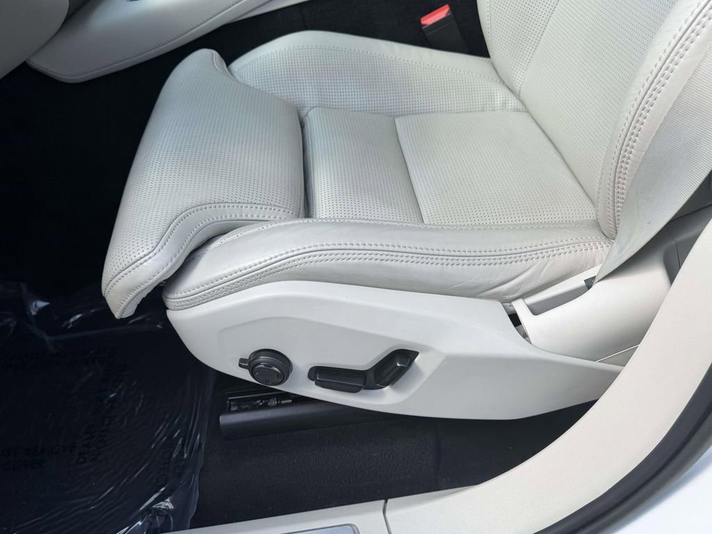 Used 2023 Crystal White Metallic Volvo Ultimate image 17