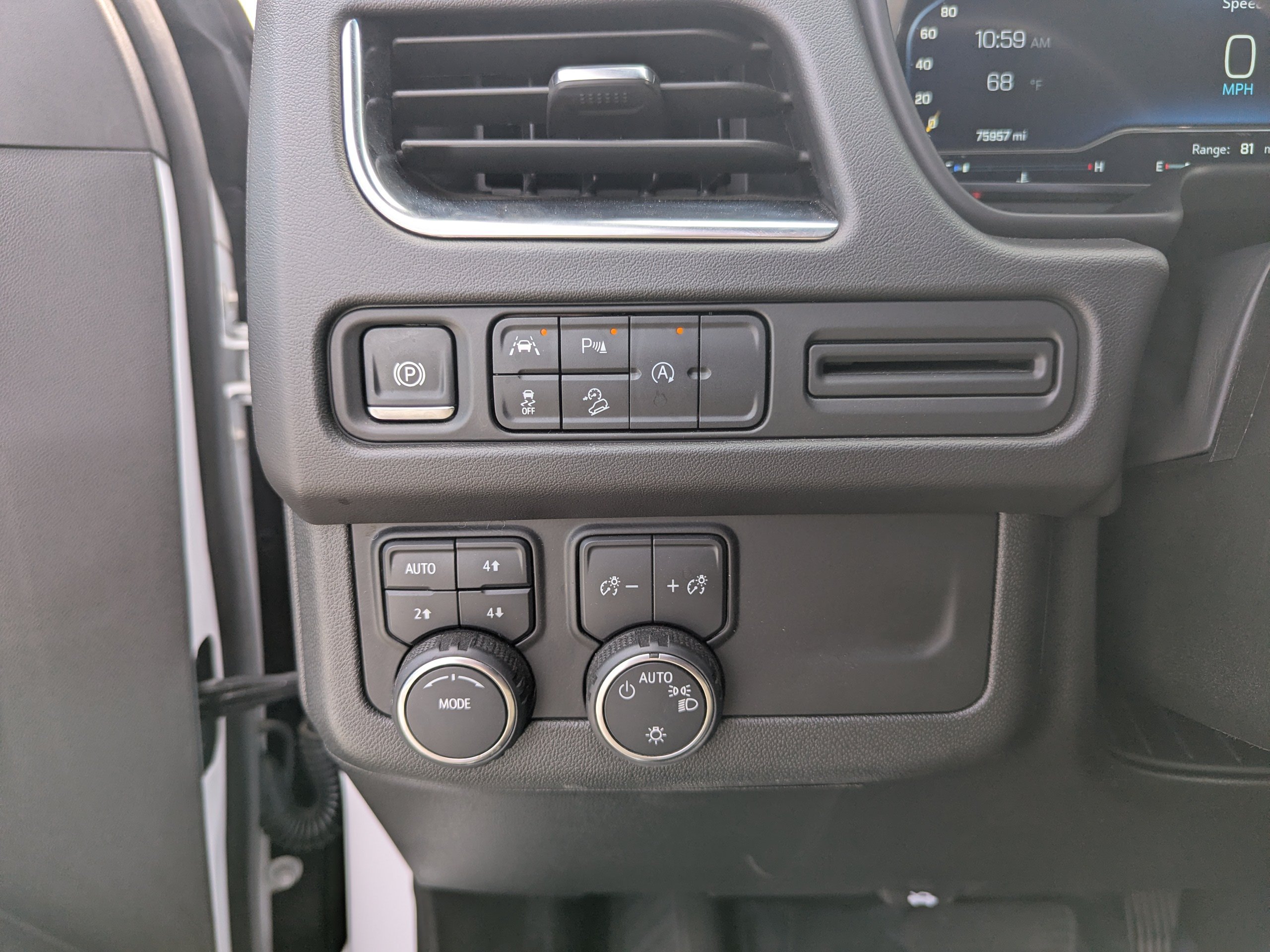 2024 Chevrolet Suburban Premier - Photo 14