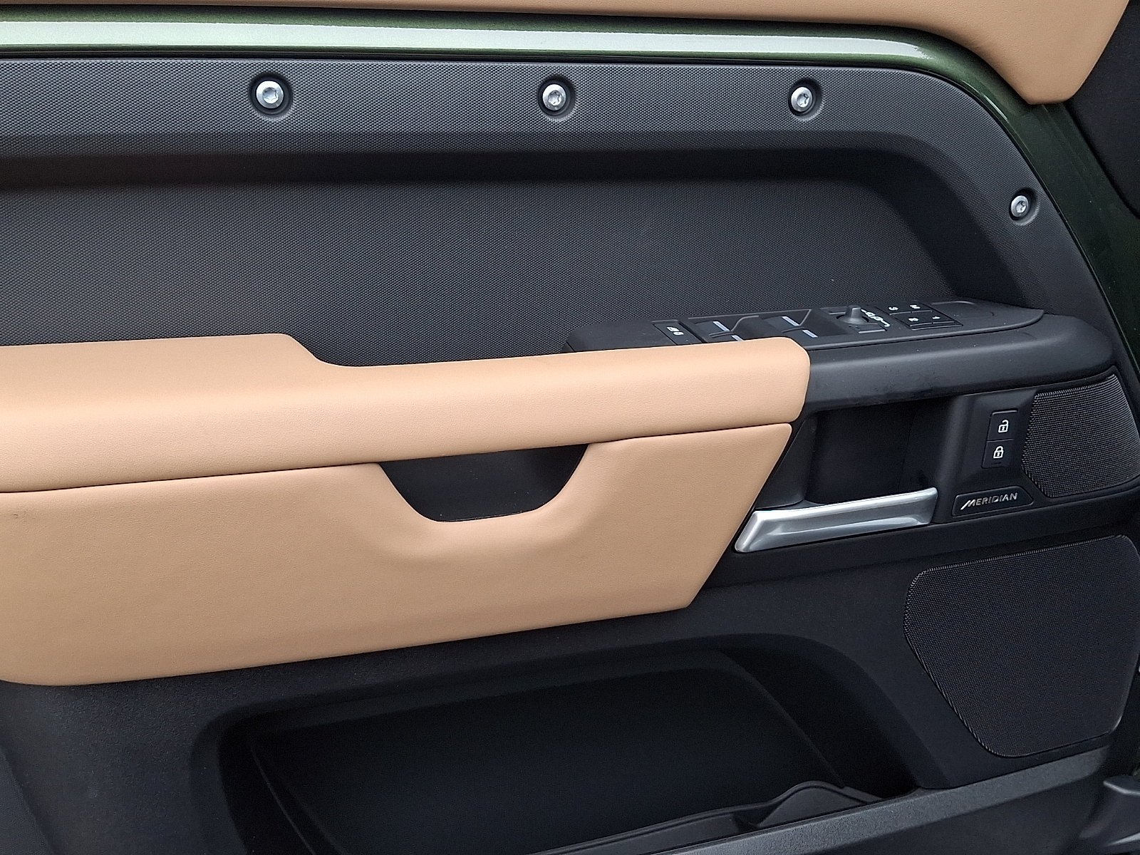 New 2026 Woolstone Green Land Rover S image 9
