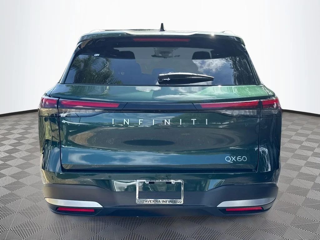 New 2027 DEEP EMERALD INFINITI Luxe FWD image 6