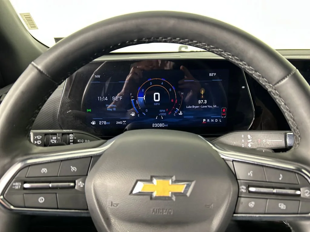 Used 2025 Summit White Chevrolet LT image 13