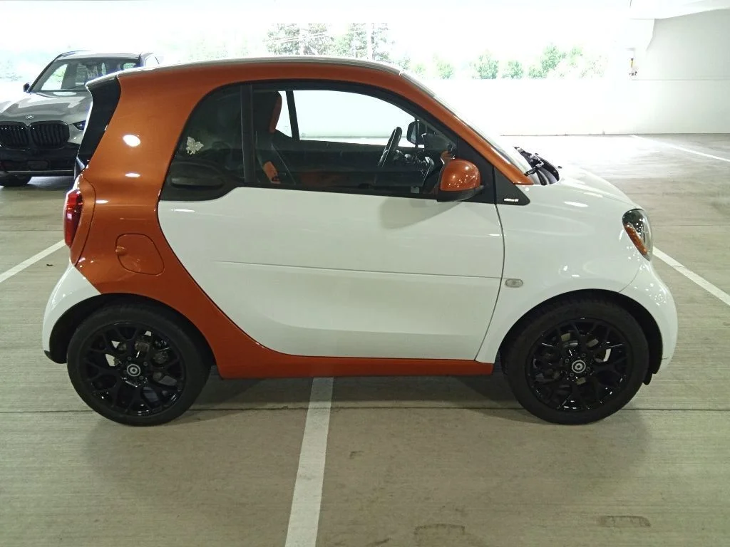 Used 2016 White smart Passion image 4