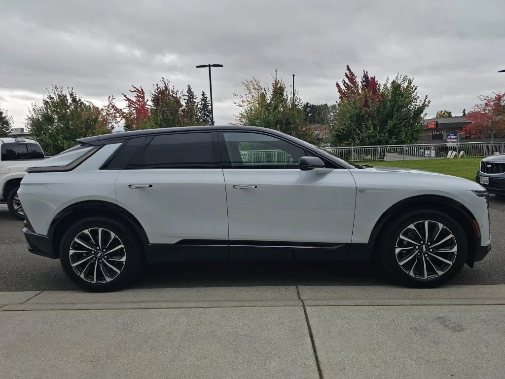 2027 Cadillac LYRIQ Sport - Photo 8