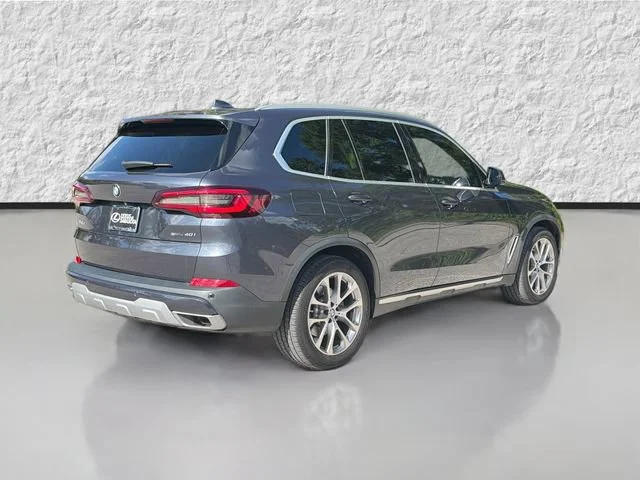 Used 2022 Arctic Grey Metallic BMW sDrive40i image 3