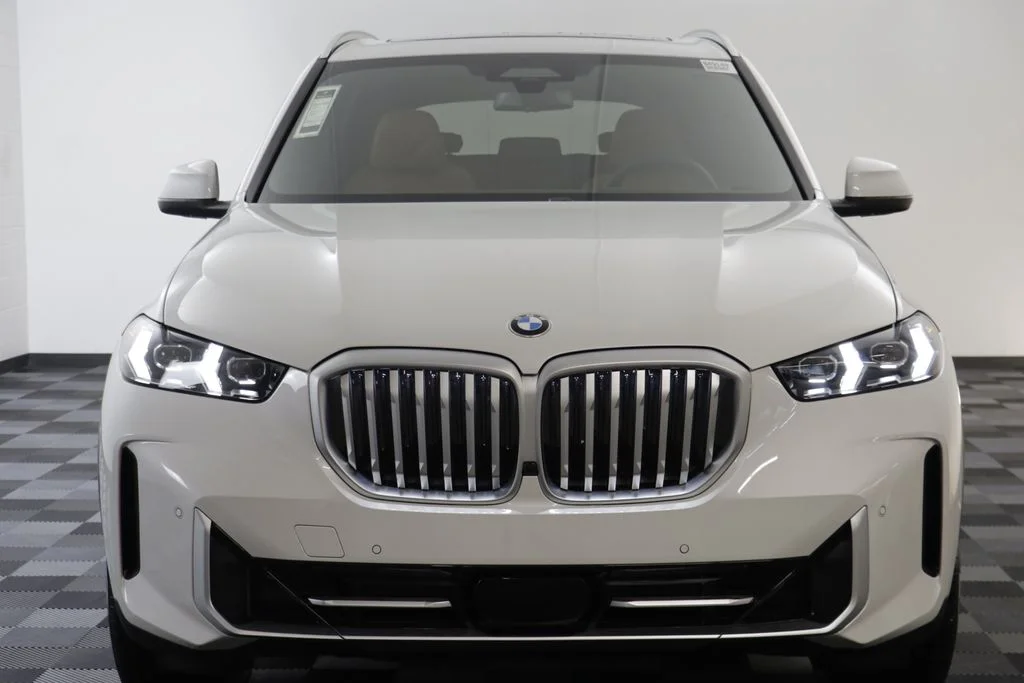 New 2026 White BMW xDrive40i image 22