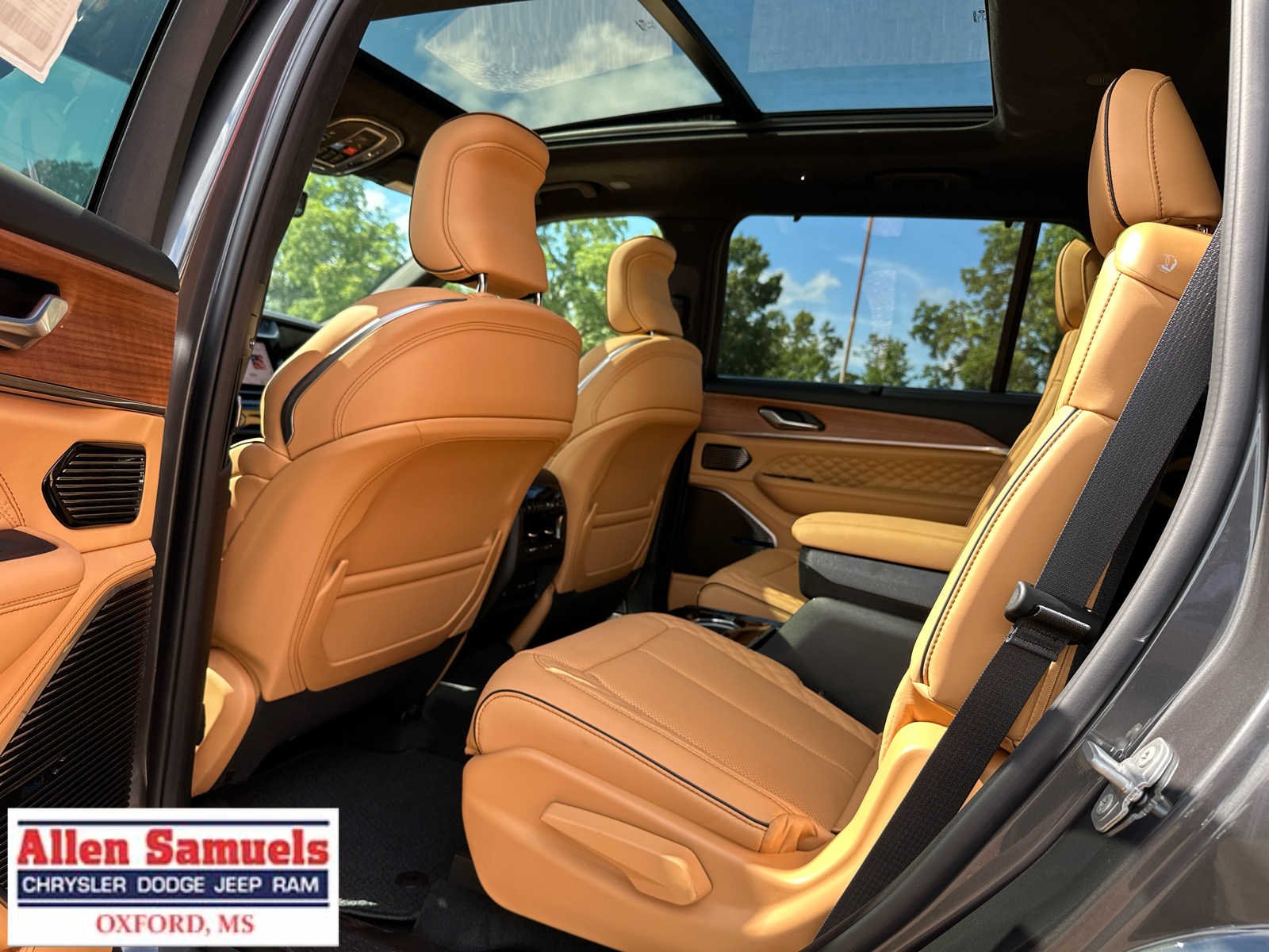 New 2026 Baltic Gray Metallic Clear-Coat Exterior Paint Jeep Summit image 15