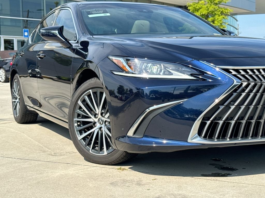 Used 2025  Lexus 350 image 9