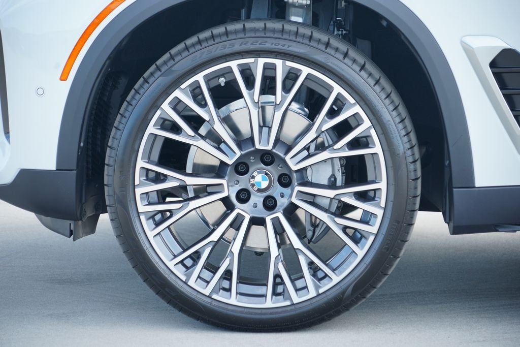 New 2026 Alpine White BMW sDrive40i image 5