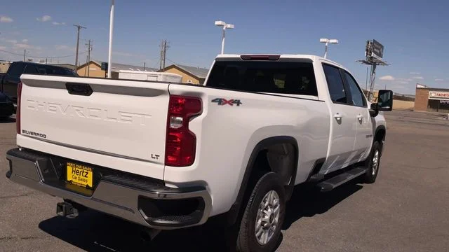 Used 2025 White Chevrolet LT image 9