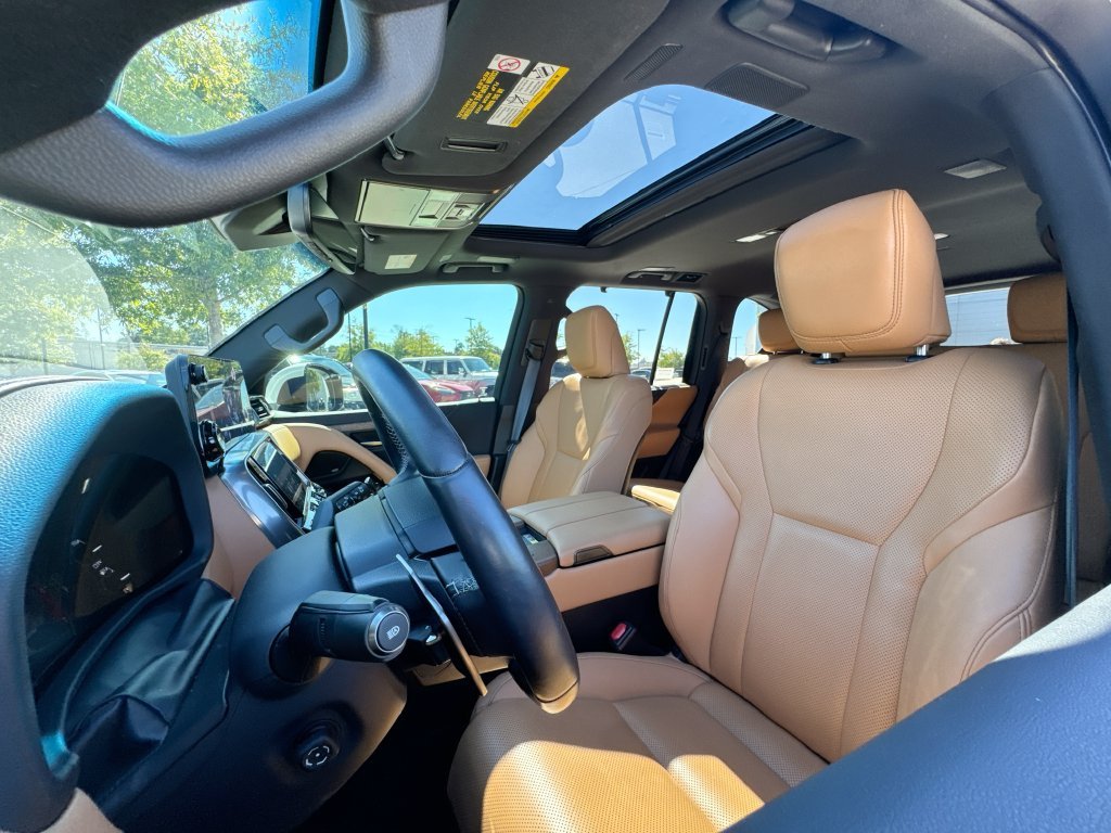 Used 2023 White Lexus 600 Luxury image 10