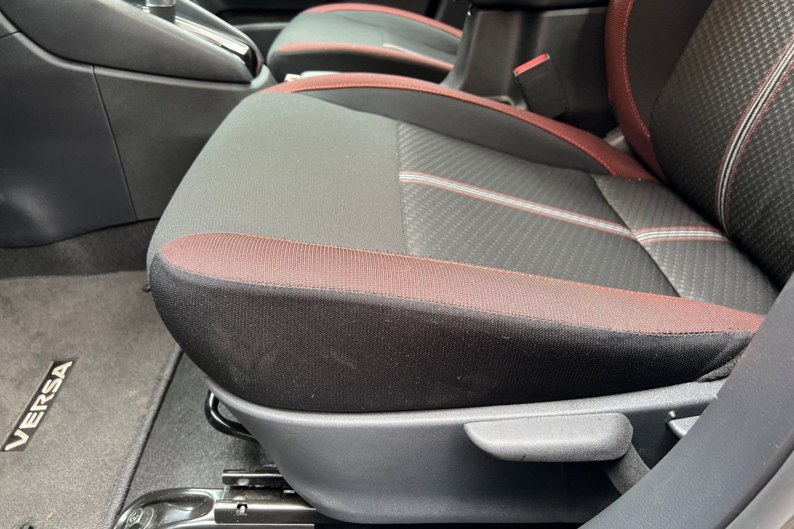 2025 Nissan Versa Sedan SR - Photo 15