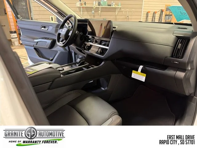 New 2026 Everest White Pearl TriCoat Nissan SL image 32