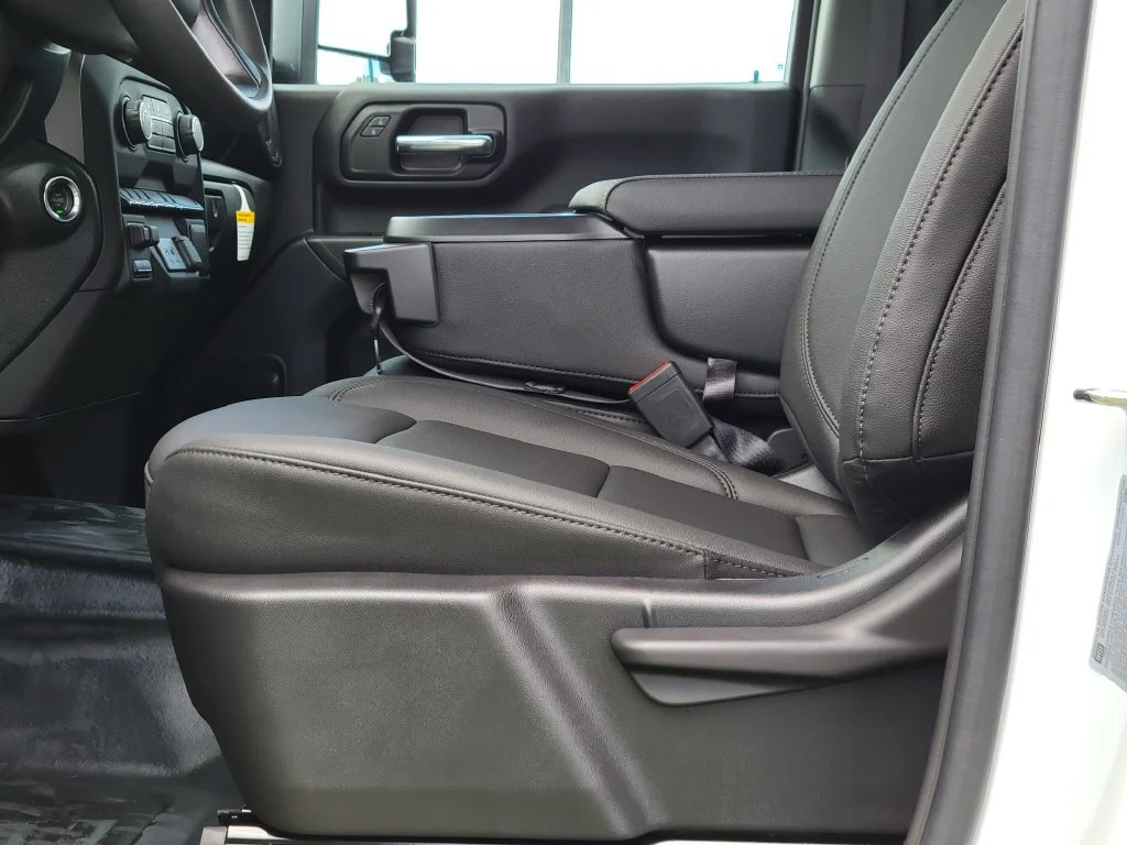 New 2026 Summit White Chevrolet Work Truck image 22