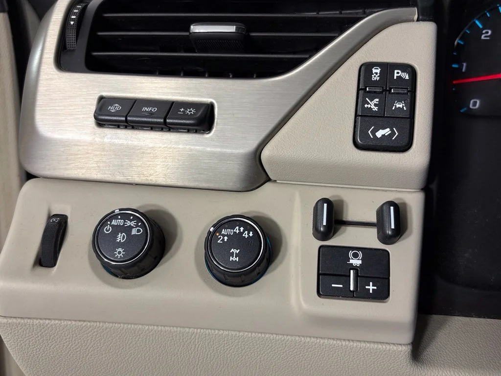 Used 2019 White GMC Denali image 26