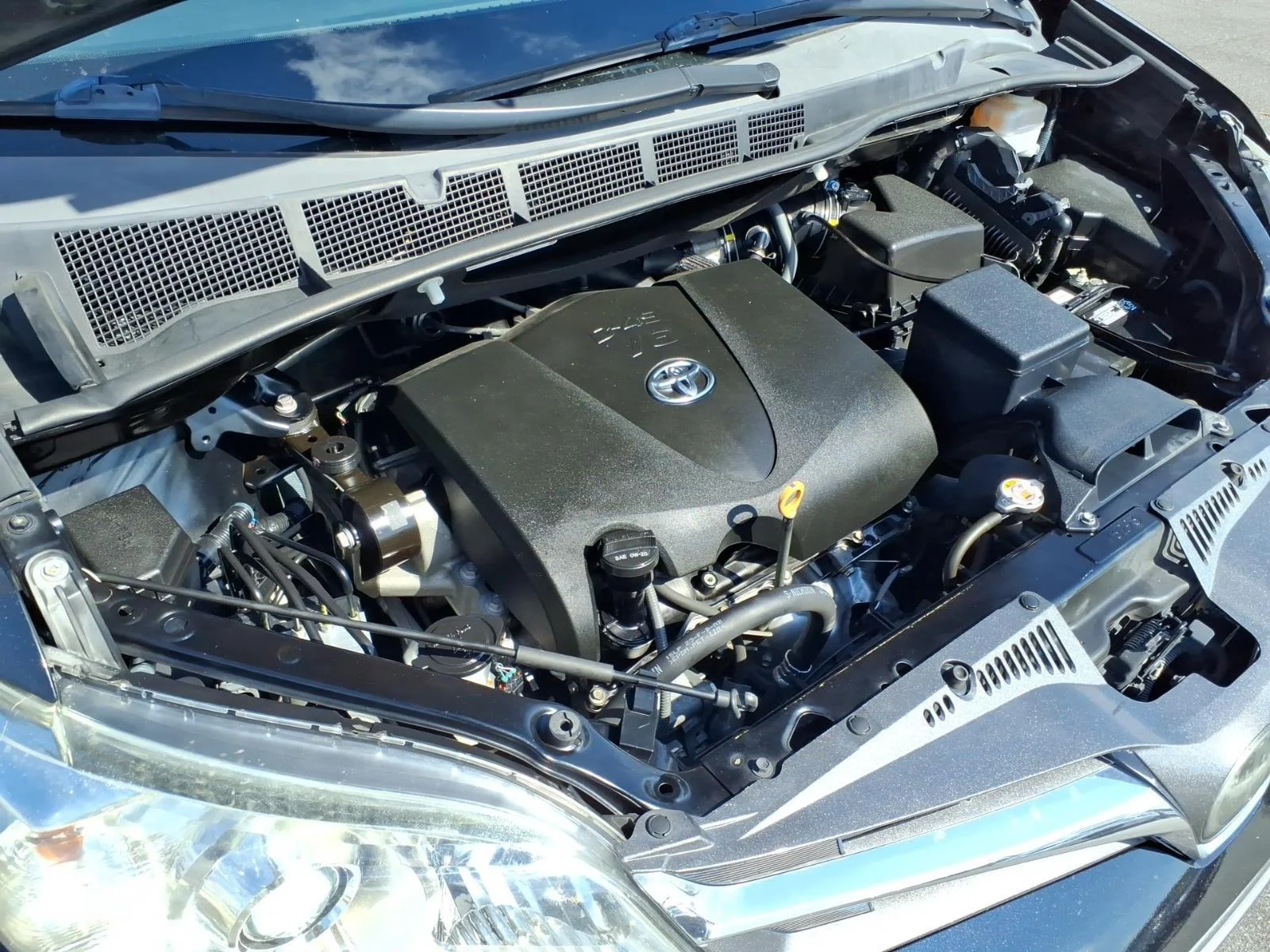 Used 2019 Midnight Black Metallic Toyota XLE image 32