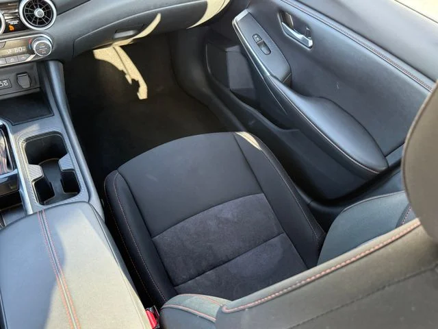 Used 2025 Aspen White Nissan SR image 28