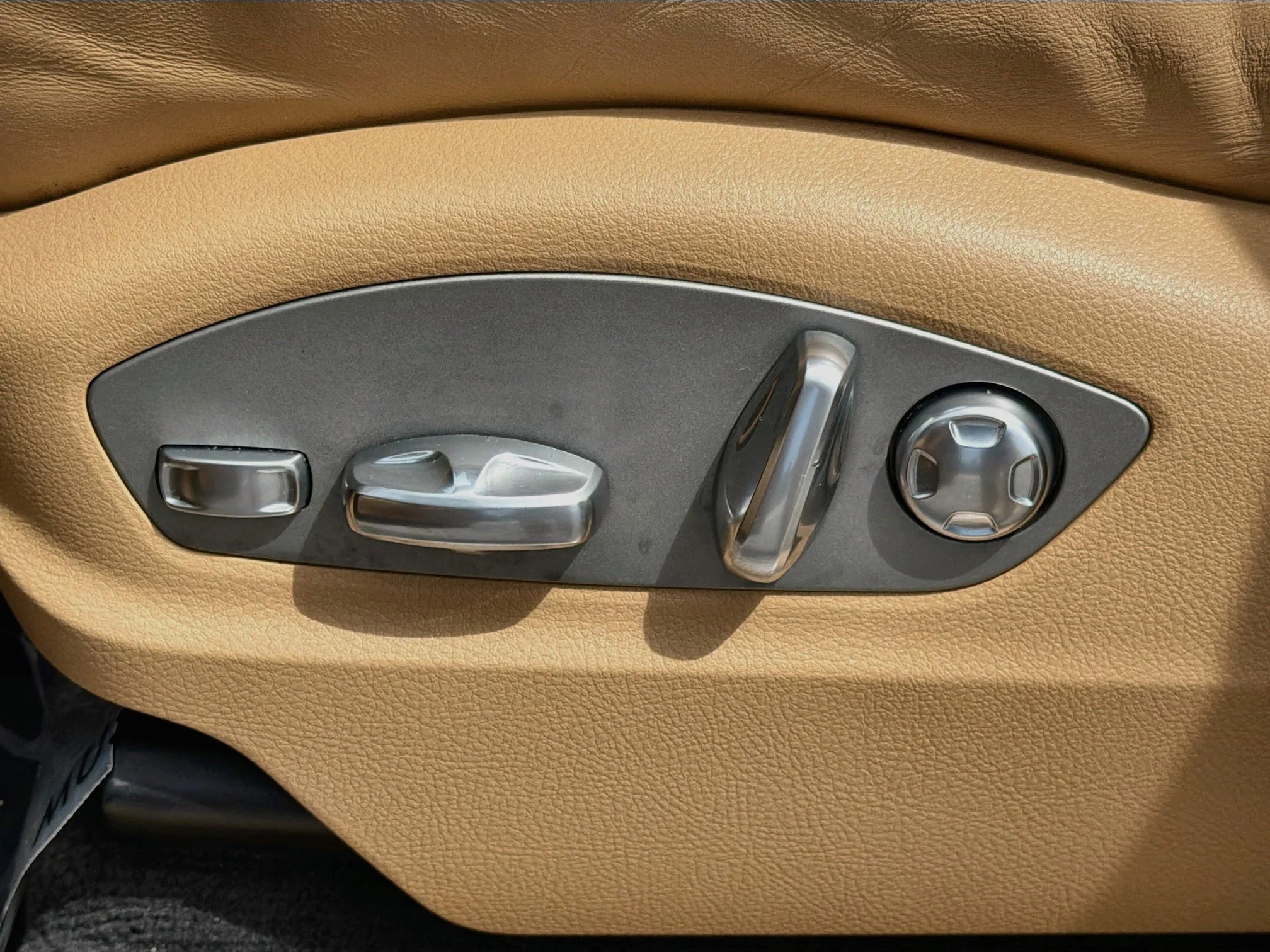 Used 2018 Mahogany Metallic Porsche S image 24