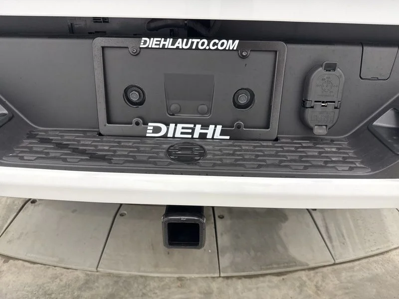 New 2026 Bright White Clear-Coat Exterior Paint RAM Laramie image 9