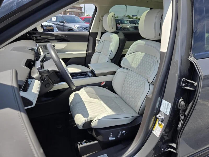 Used 2025 Dark Gray Metallic LINCOLN BLACK LABEL AWD image 9
