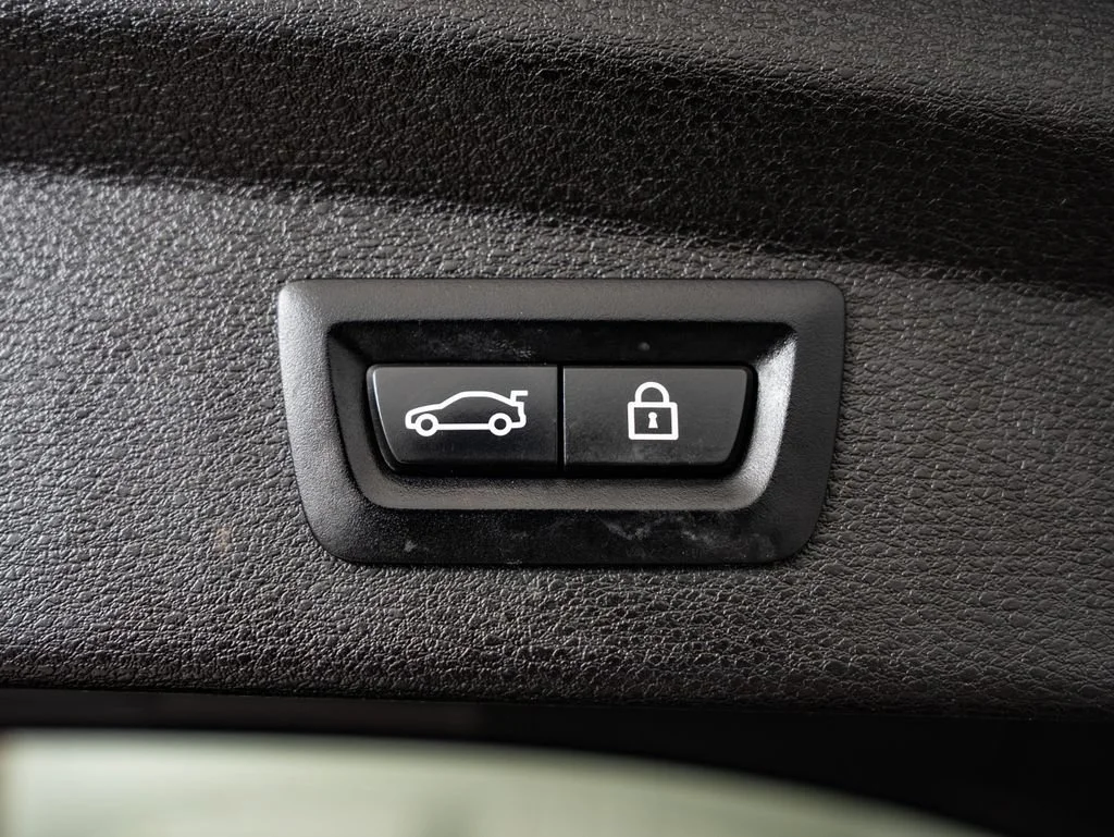 Used 2018 Mineral Gray Metallic BMW xDrive28i image 22