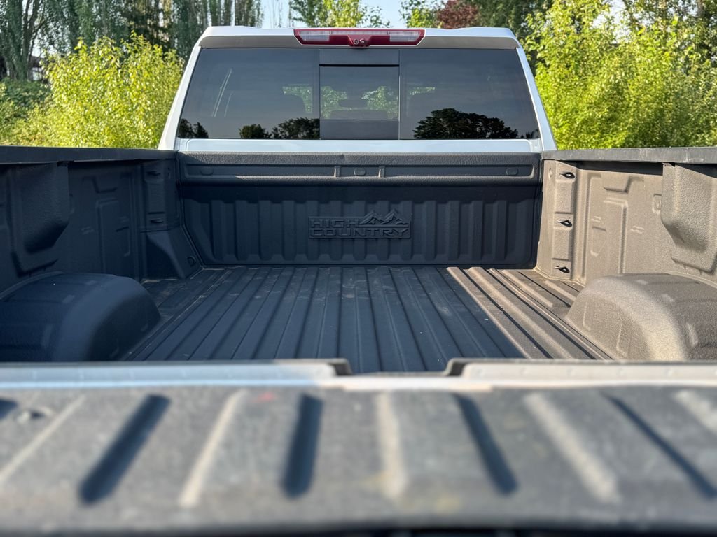 Used 2022 Silver Ice Metallic Chevrolet High Country image 46