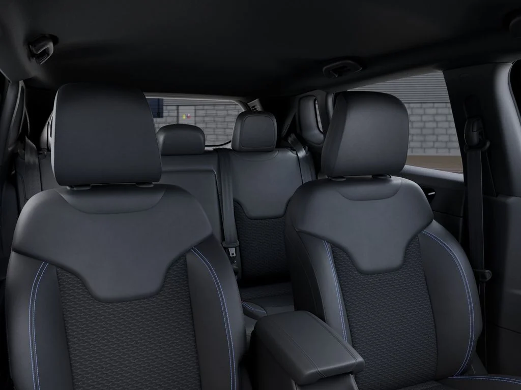 New 2026 Red Hot Pearl-Coat Exterior Paint Jeep Latitude image 26