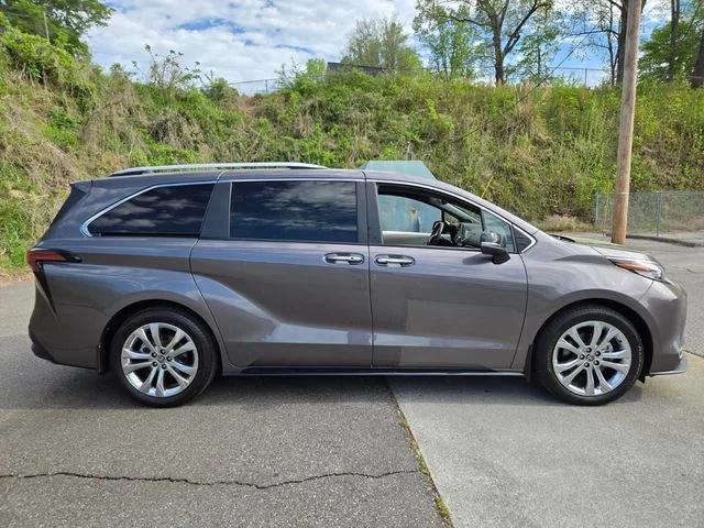 2023 Toyota Sienna Platinum - Photo 8