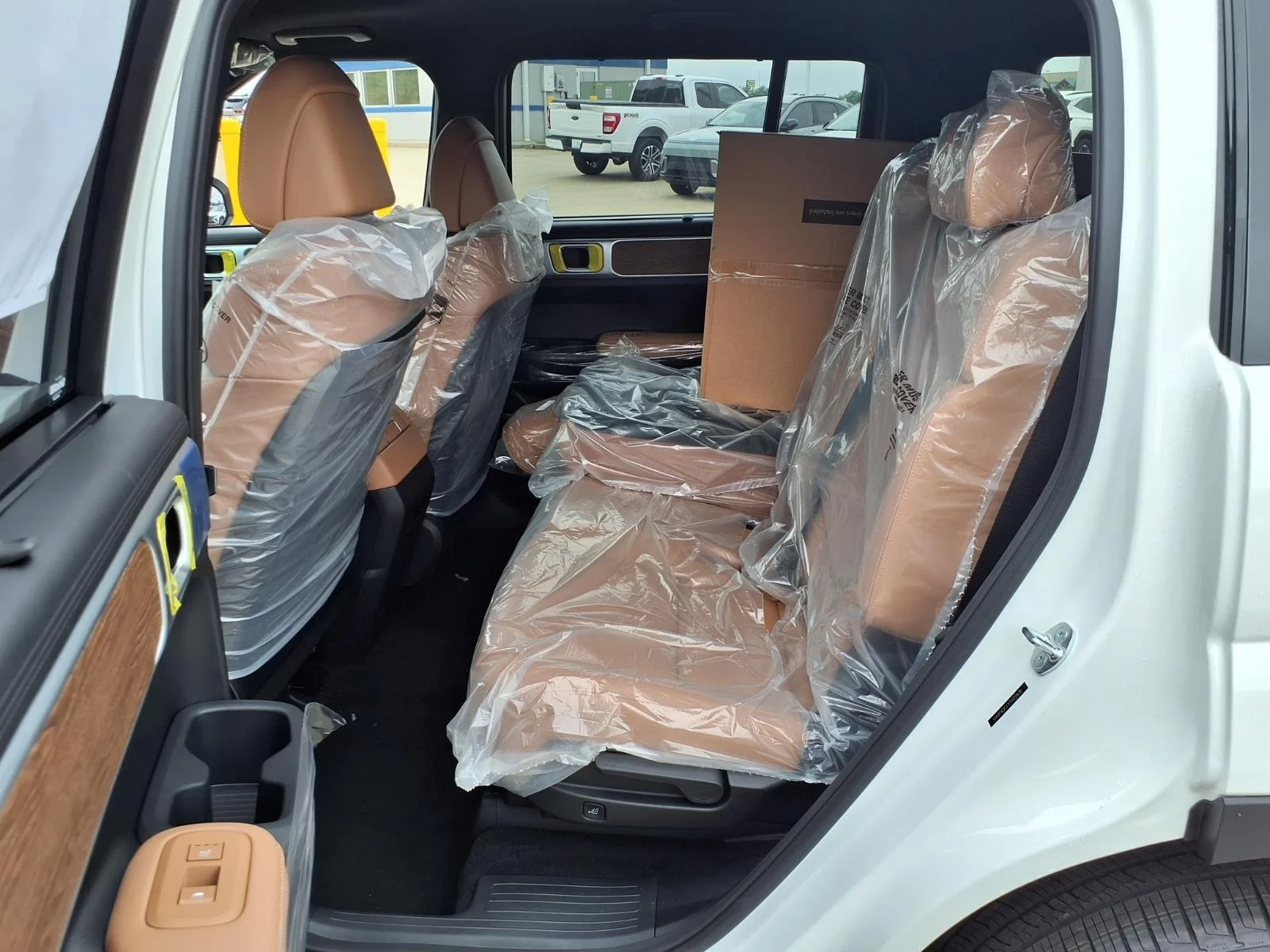New 2026 SERENITY WHITE / BROWN HYUNDAI LIMITED 6P AWD image 5