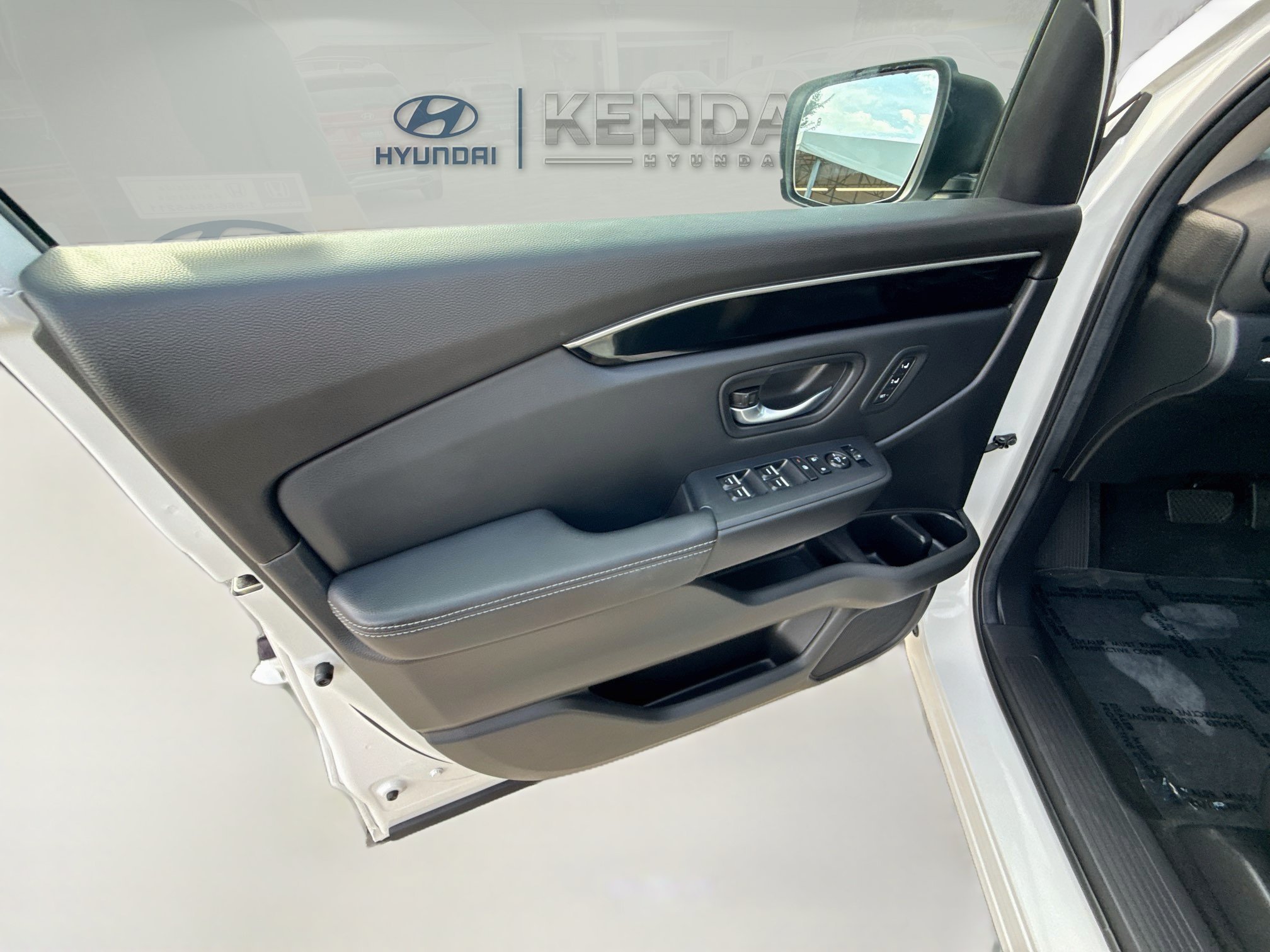 Used 2025 Platinum White Pearl Honda EX-L image 28