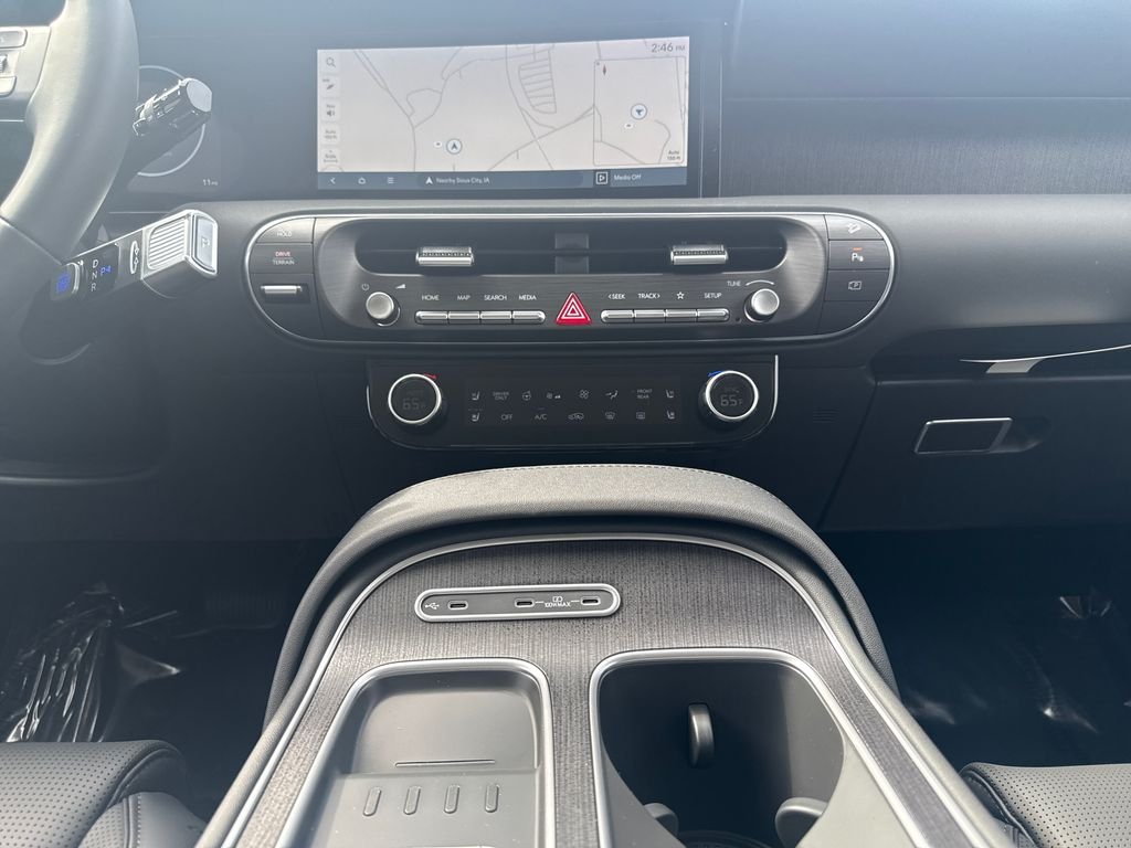 New 2026 White Hyundai SEL Premium image 18