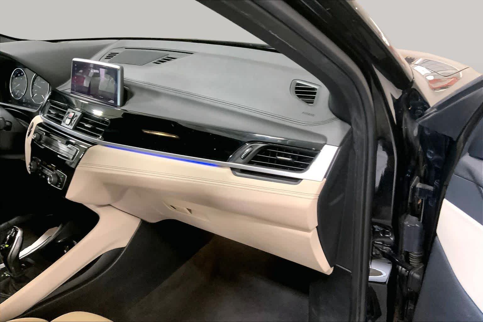 Used 2022 Jet Black BMW sDrive28i image 19