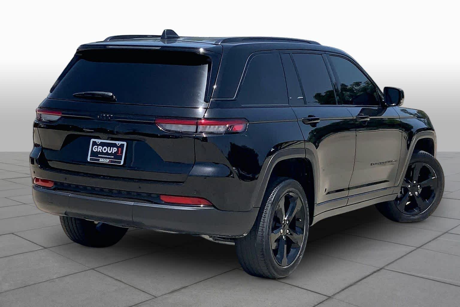 Used 2024 Diamond Black Crystal Pearlcoat Jeep Altitude X image 13