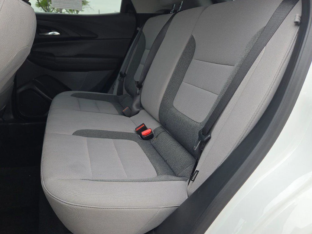 Used 2025 Summit White Chevrolet LT image 15