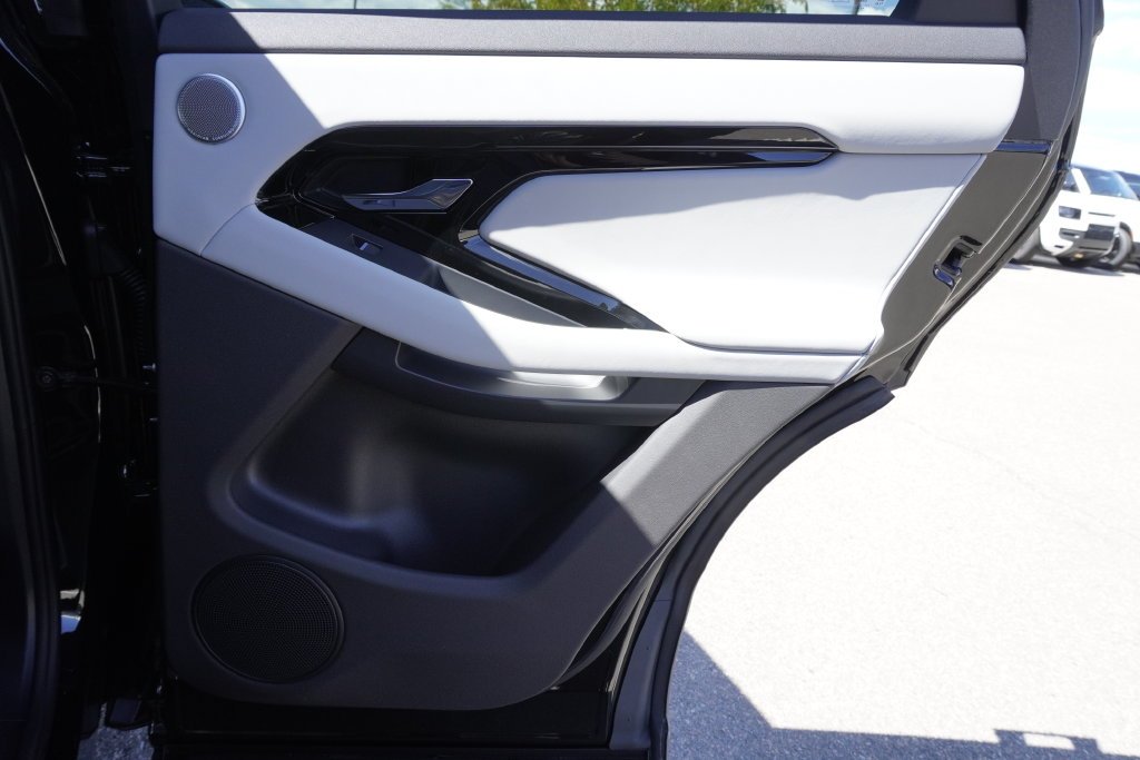 New 2026 Santorini Black Land Rover Hoxton Edition image 25