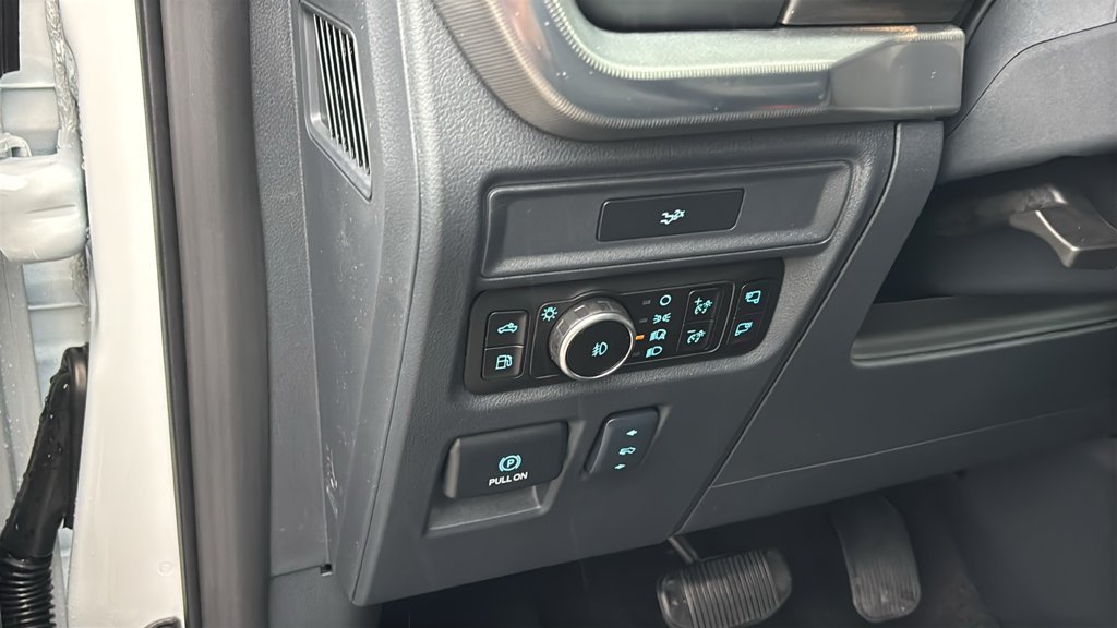 New 2026 Star White Metallic Tri-Coat Ford Lariat image 11