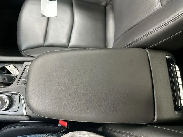 Used 2024  Cadillac Premium Luxury image 25