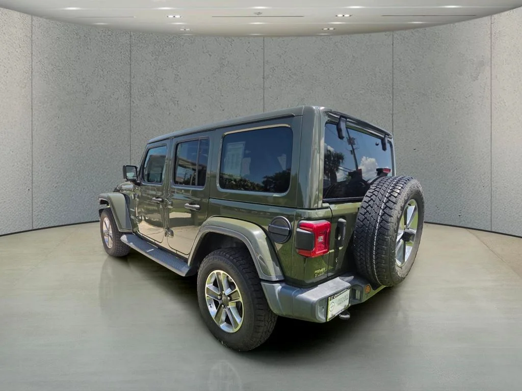 Used 2020 Green Jeep Unlimited Sahara image 3