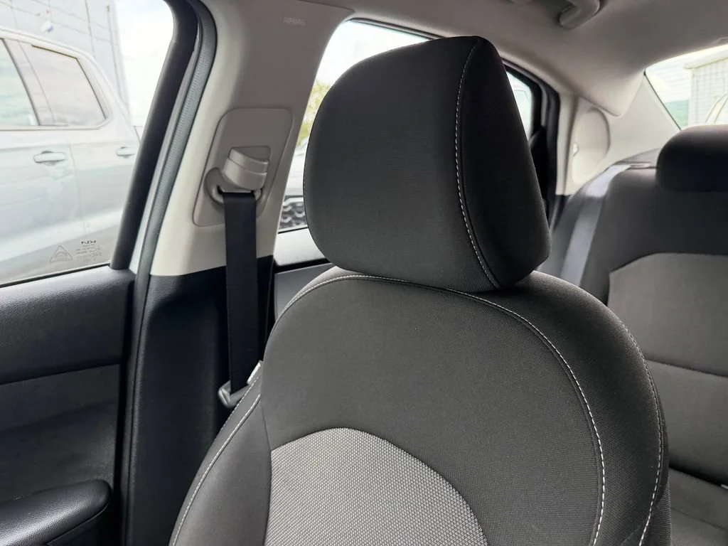 Used 2023 White Kia LXS image 21