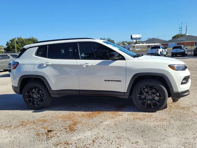 New 2026 Bright White Clear-Coat Exterior Paint Jeep Latitude image 8